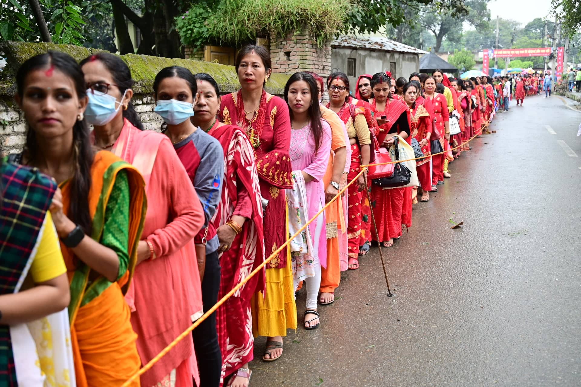 ऋषेश्वर मन्दिरमा व्रतालुको भिड (तस्वीरहरू)